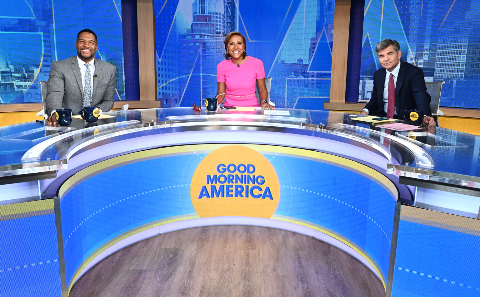 MICHAEL STRAHAN, ROBIN ROBERTS, GEORGE STEPHANOPOULOS