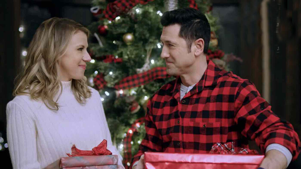 A Cozy Christmas Inn, Jodie Sweetin, Davis O’Donnel